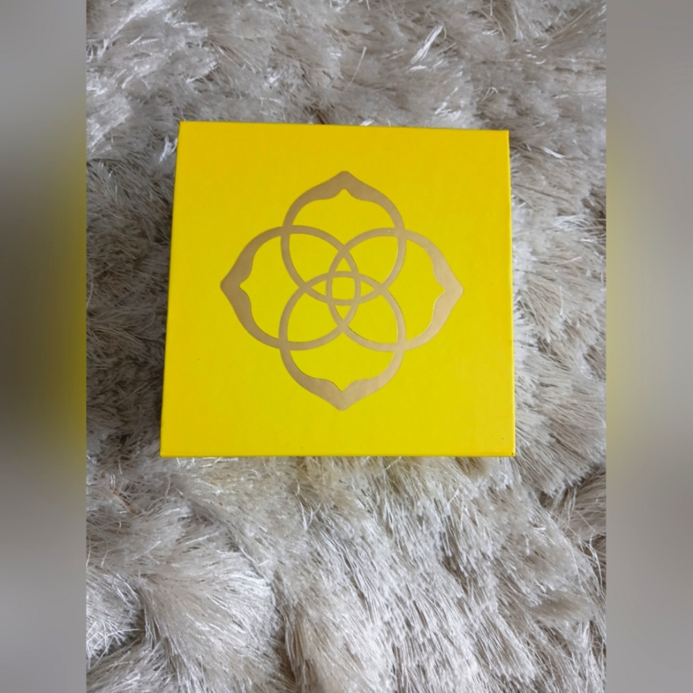 Kendra Scott Earrings - Picture 4 of 4